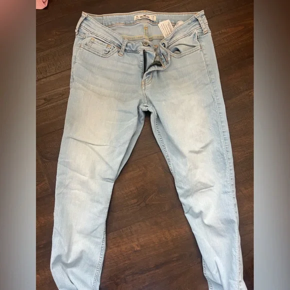 Hollister super skinny Light Blue Jeans size 9 - Picture 2 of 3